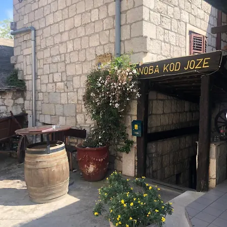 Old Town House Manosa *