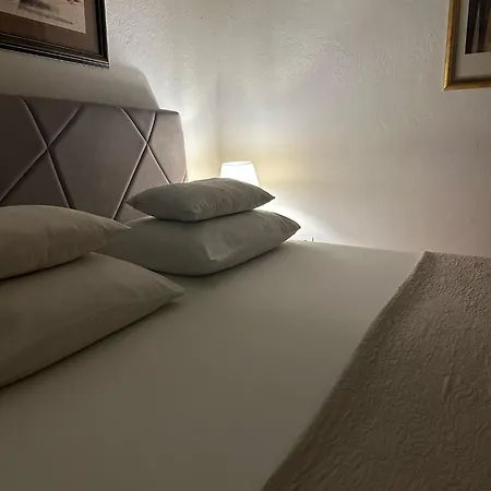 公寓 Old Town House Manosa *