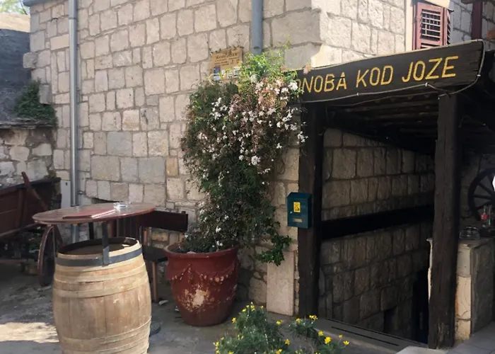 Old Town House Manosa *