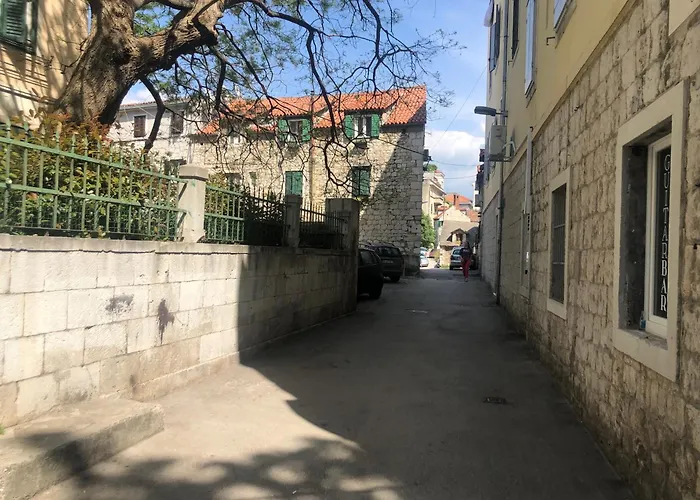 Apartment Old Town House Manosa